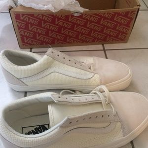 Vans Unisex Old Skool Lace-Up Sneakers,